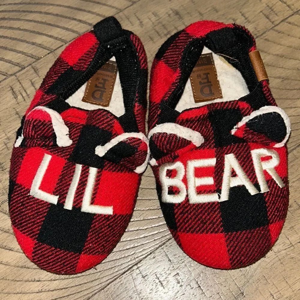 Lil Bear 🐻 Nonslip Warm Cozy DearFoam Slippers for your wee one ☝️ like new